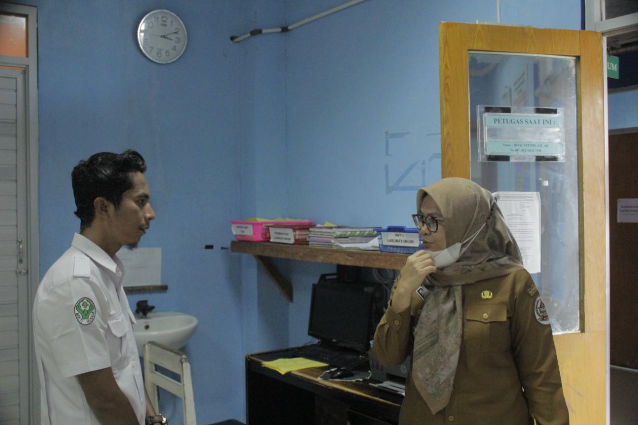 Pastikan Obat Sirup Tak Digunakan, Pj Bupati Tapteng Sidak Instalasi Farmasi RSUD Pandan 2 IMG 20221024 WA0051