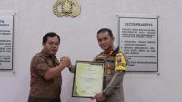 Kapolres Sibolga Terima Piagaam Penghargaan dari Tokoh Inspiratif 27 WhatsApp Image 2022 10 06 at 00.20.20