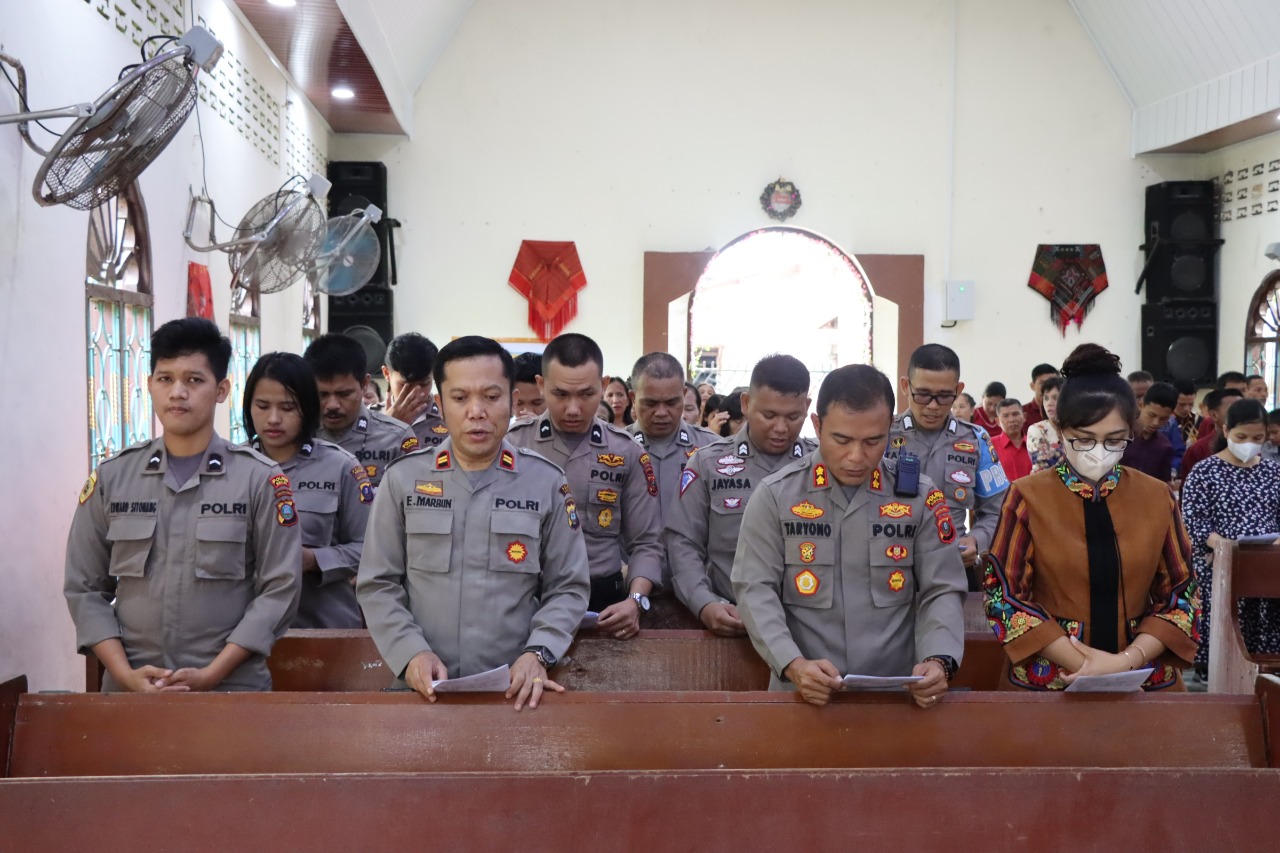 Kapolres Sibolga Serap Aspirasi Masyarakat dan Sampaikan Pesan Kamtibmas saat Ibadah Minggu 1 IMG 20221127 WA0041