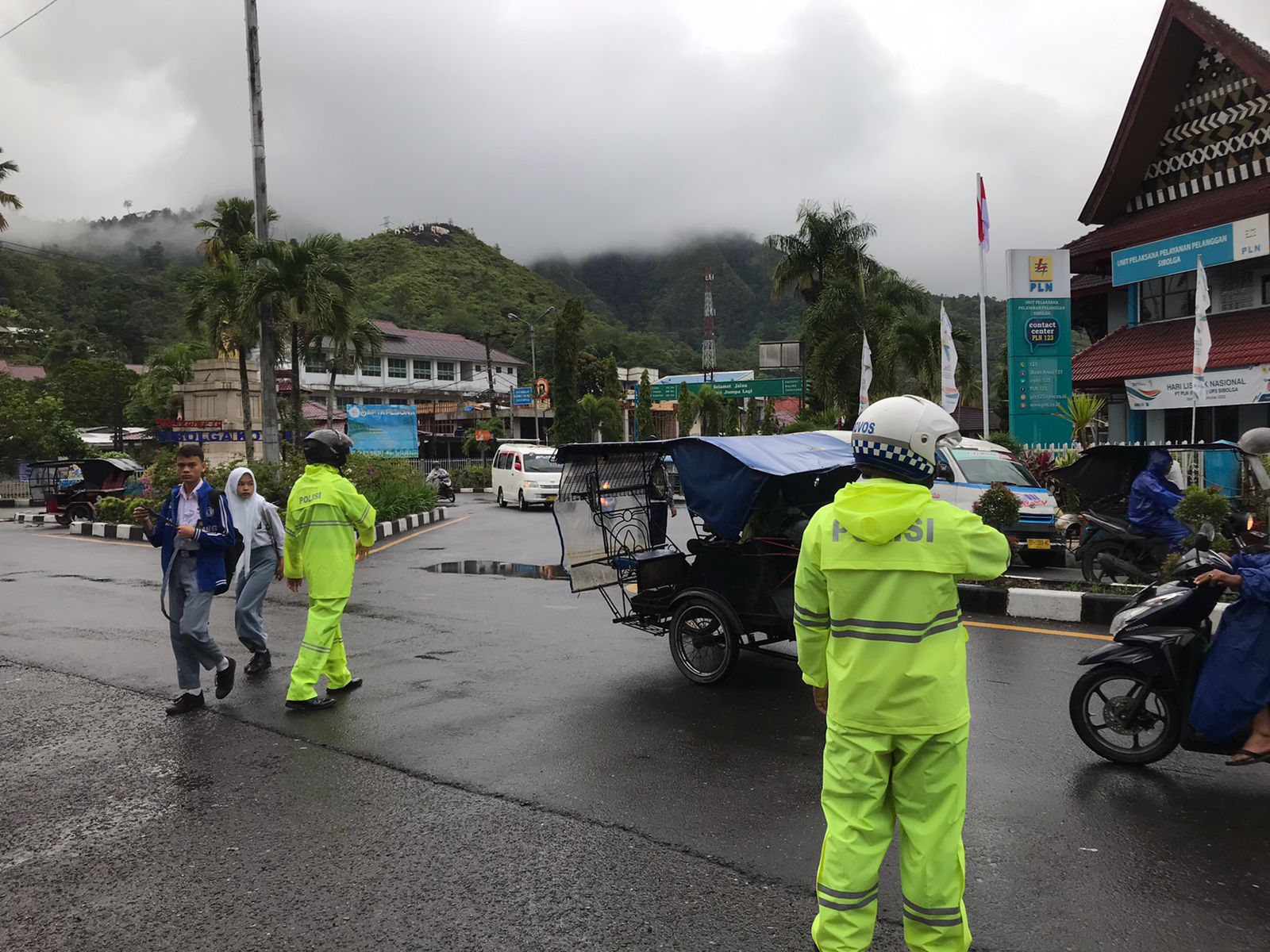 Meski Turun Hujan, Polres Sibolga Atur Lalu Lintas, Kapolres: Untuk Kenyamanan Masyarakat Berkendara 1 IMG 20221129 WA0032