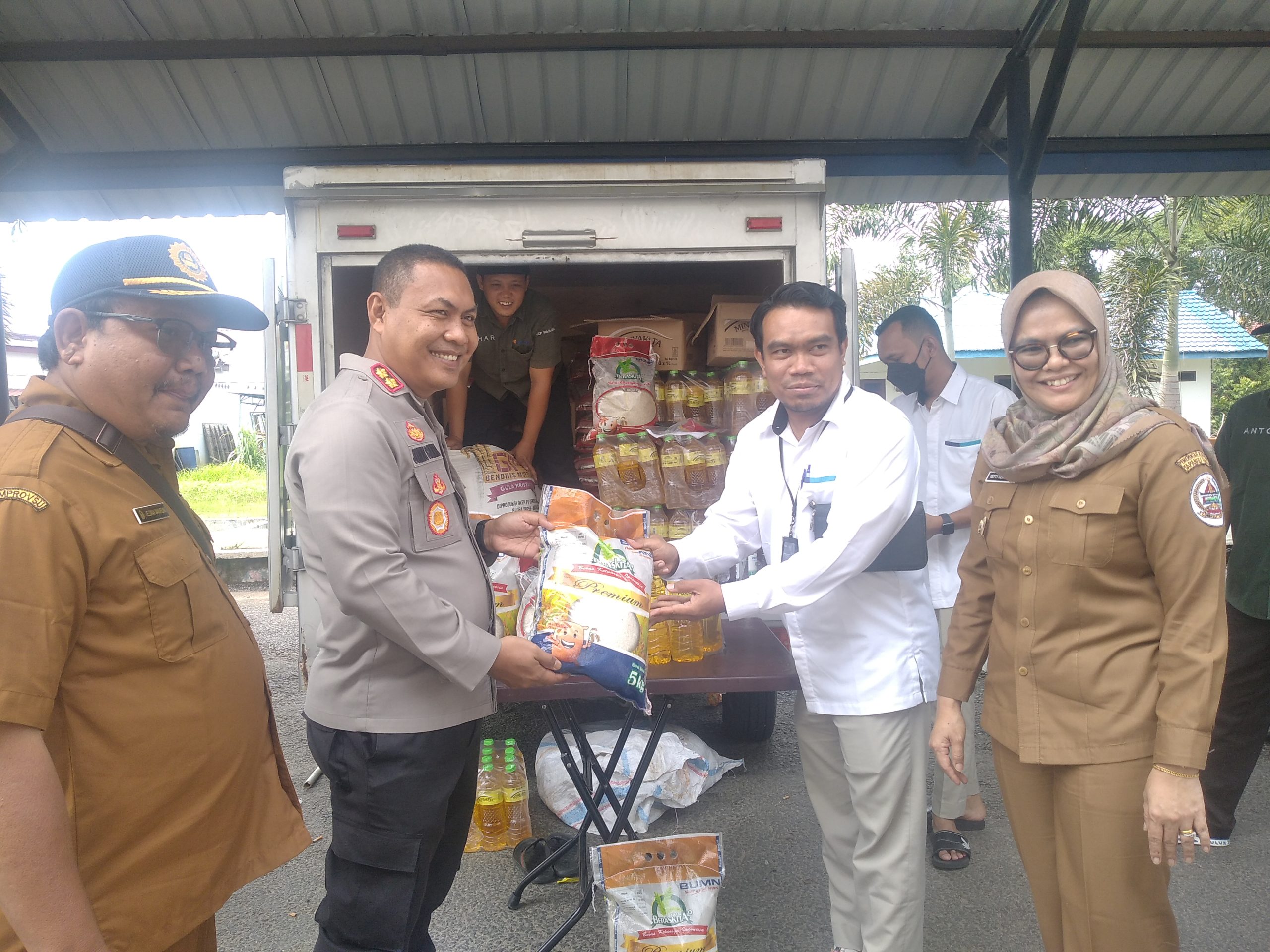 Pj Bupati Tapteng Ajak Masyarakat Belanja di Pasar Murah 2 IMG 20221107 111816 1 scaled