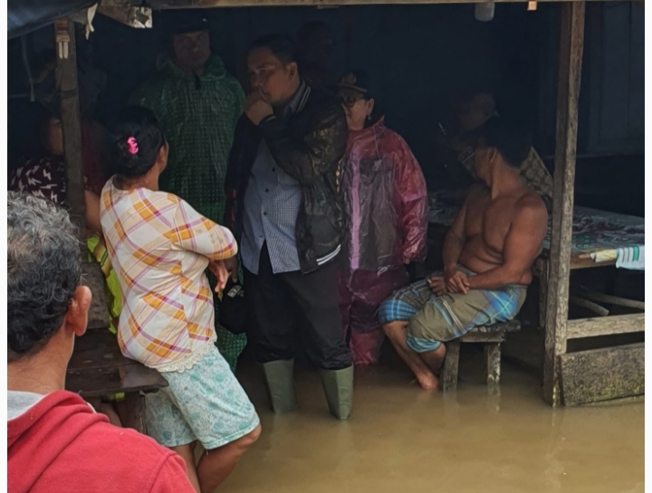 Pj Bupati Tapteng Gerak Cepat Tinjau Lokasi Banjir di Kolang 2 IMG 20221117 133453