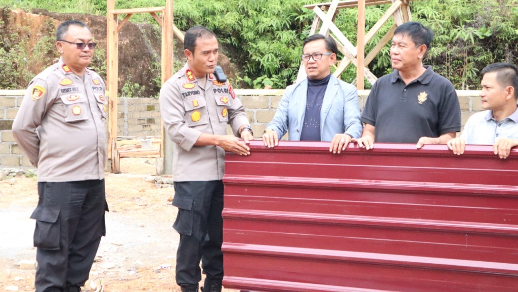 Polri Peduli, Kapolres Sibolga Bantu Pembangunan TK Pancasila di Aek Parombunan 1 WhatsApp Image 2022 11 16 at 02.30.23