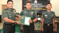 Danrem 023 KS Beri Penghargaan ke Prajurit yang Gagalkan Aksi Pencurian 1 WhatsApp Image 2023 01 31 at 19.07.50