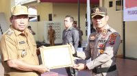 Wali Kota dan Kapolres Sibolga Berikan Penghargaan ke Petugas Operasi Ketupat Toba 2023 5 MG 0515