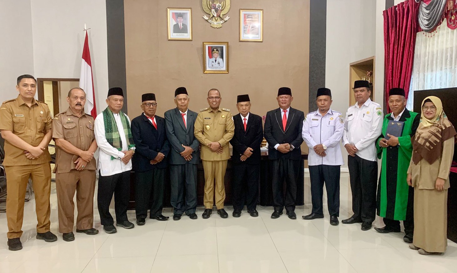 Sugeng Riyanta Lantik Pengurus Baznas Tapteng Masa Bakti 2023-2028. 2 IMG 20240129 WA0006