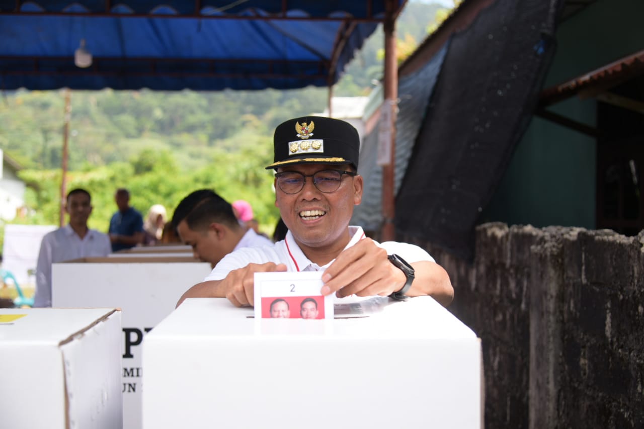 Sugeng Riyanta dan Istri Memilih di TPS 1 Pandan Tapteng 3 IMG 20240214 WA0014