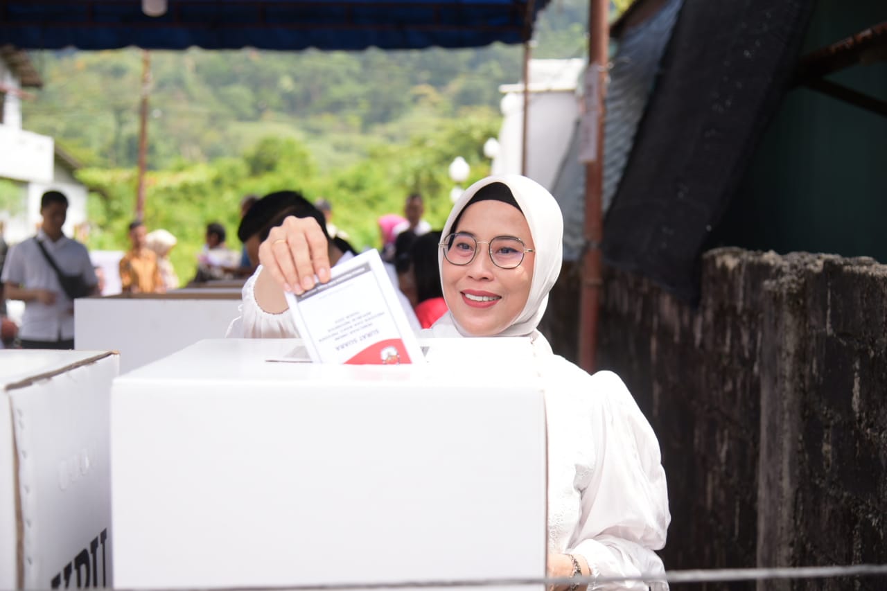 Sugeng Riyanta dan Istri Memilih di TPS 1 Pandan Tapteng 4 IMG 20240214 WA0025