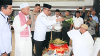 Pj Bupati Sugeng Tepung Tawar 107 Jemaah Calon Haji Tapteng 15 IMG 20240516 WA0002