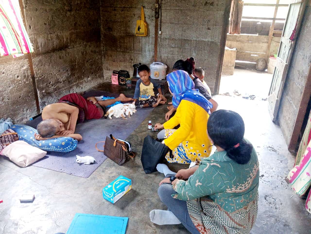 Dr. Sugeng Juga Peduli Terhadap Warga yang Sakit di Tapteng 1 IMG 20240627 WA0029