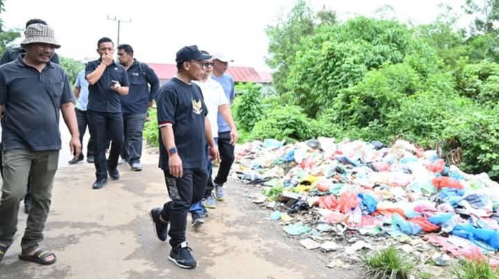 Gelar Jumat Bersih, Bupati Tapteng: Bangkitkan Kembali Semangat Gotong Royong 1 IMG 20250422 181150