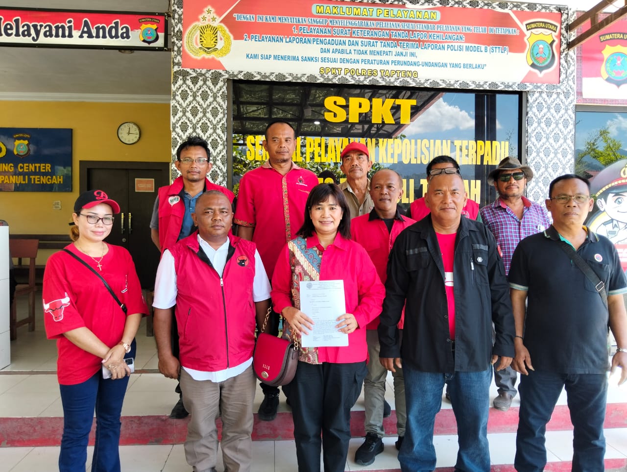 Kader PDIP Laporkan Menteri Koperasi ke Polres Tapteng 1 IMG 20250602 WA0022