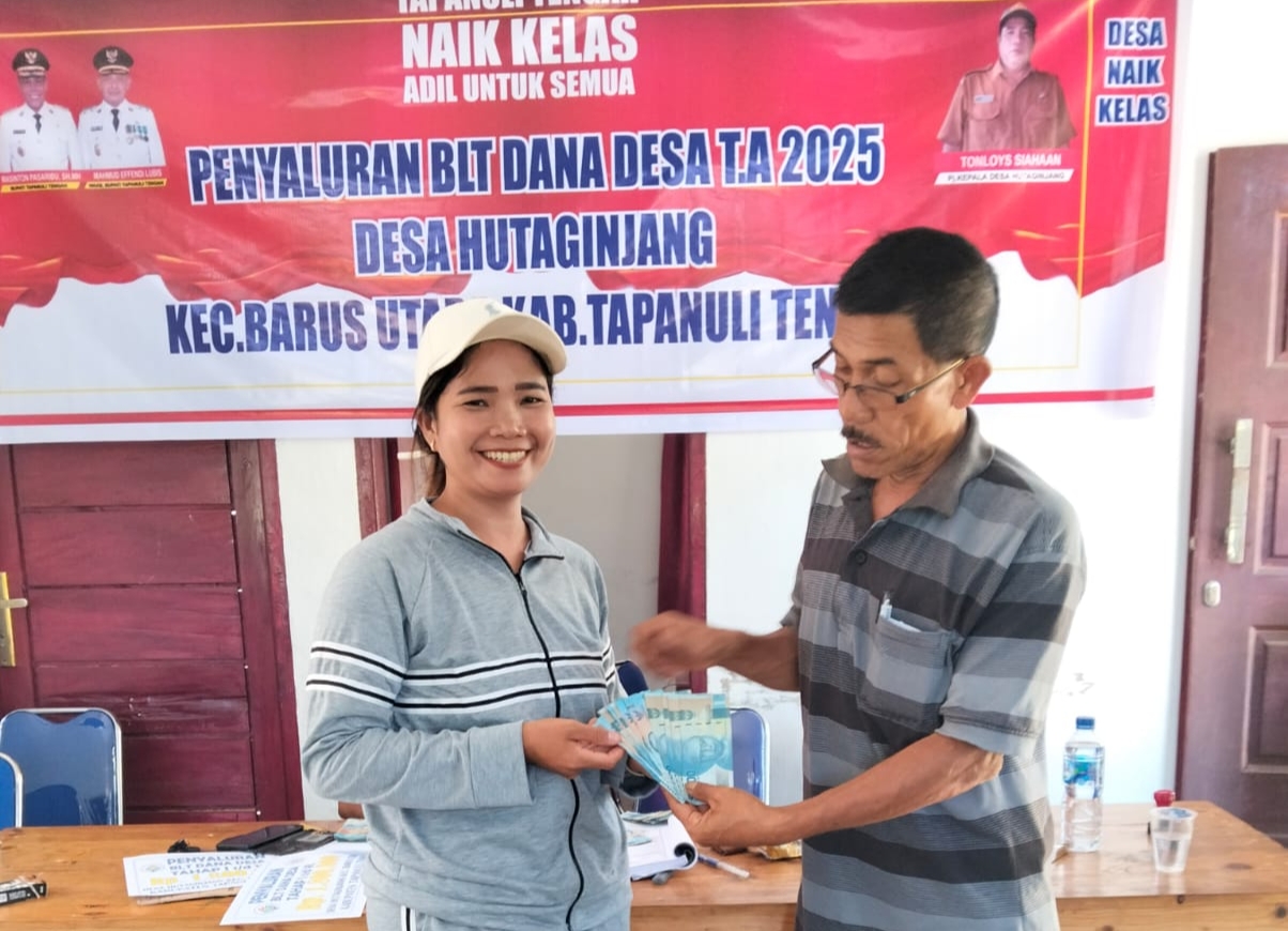 Pemdes Hutaginjang Salurkan BLT DD 2025 dan Insentif 4 IMG 20250628 213206