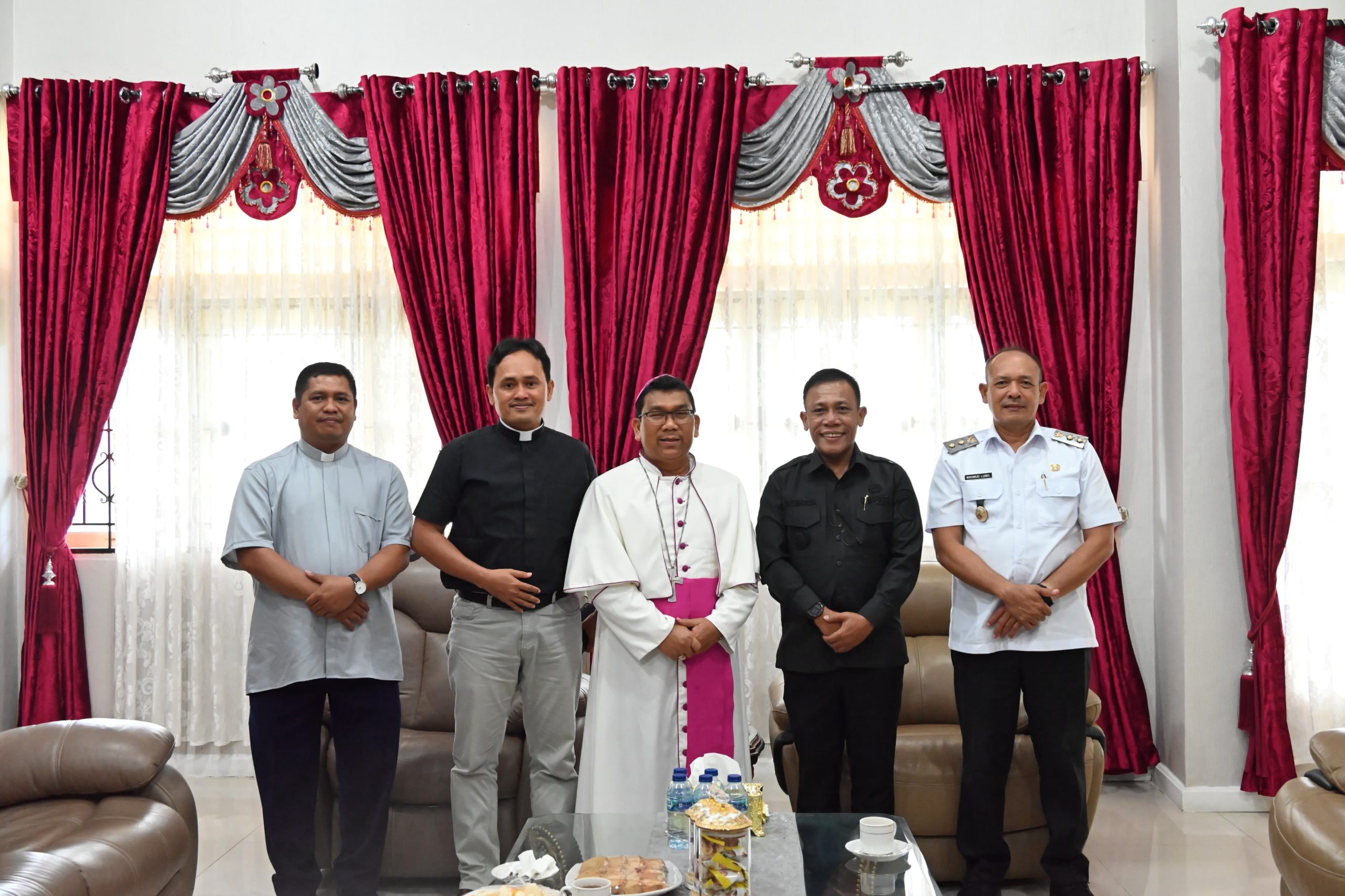Uskup Sibolga Temui Masinton-Mahmud, Ini yang Dibahas 2 IMG 20250710 WA0002 scaled