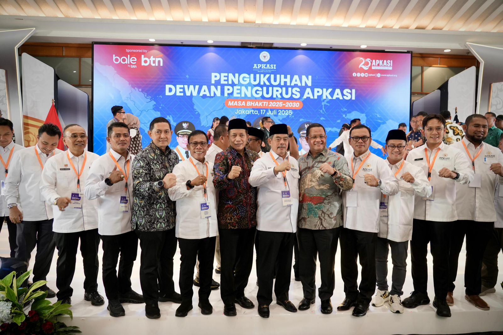 Bupati Tapteng Dikukuhkan Sebagai Wakil Ketua Umum Koordinator Bidang Imigrasi dan Pemasyarakatan APKASI Periode 2025-2030 1 IMG 20250717 WA0022