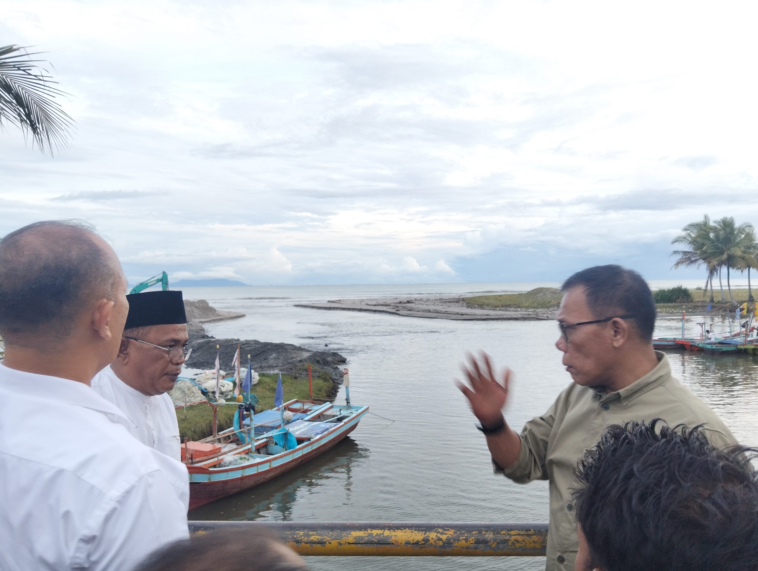 Respon Cepat Bupati Tapteng Tanggapi Keluhan Nelayan di Barus 1 IMG20250712183008 scaled