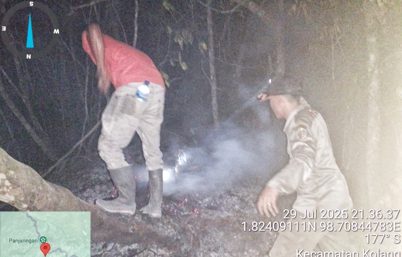 Tim BPBD dan Damkar Satpol PP Tapteng Berhasil Padamkan Kebakaran Lahan di Kolang 1 IMG 20250730 152543