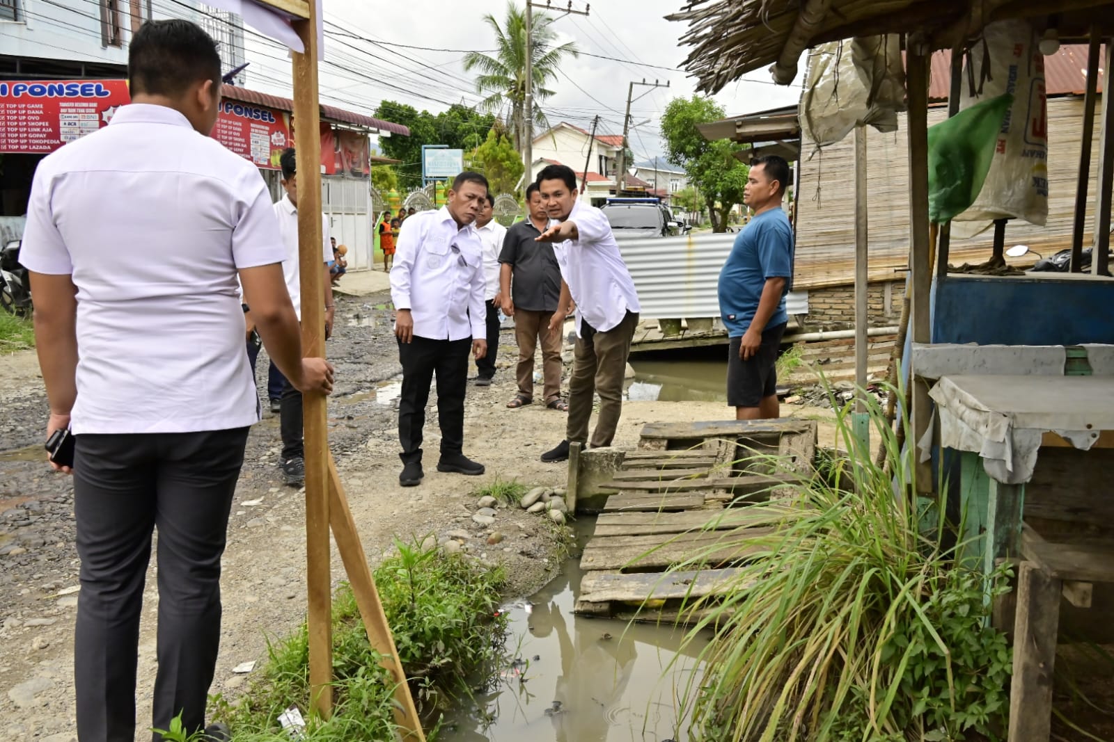 Cegah Banjir, Bupati Masinton Pasaribu Perintahkan Dinas PUPR Normalisasi Parit 1 IMG 20250813 WA0034