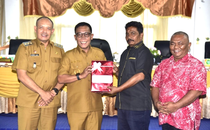 Bupati Masinton Pasaribu Sampaikan Rancangan P-ABPD Tapteng 2025 1 IMG 20250923 145810
