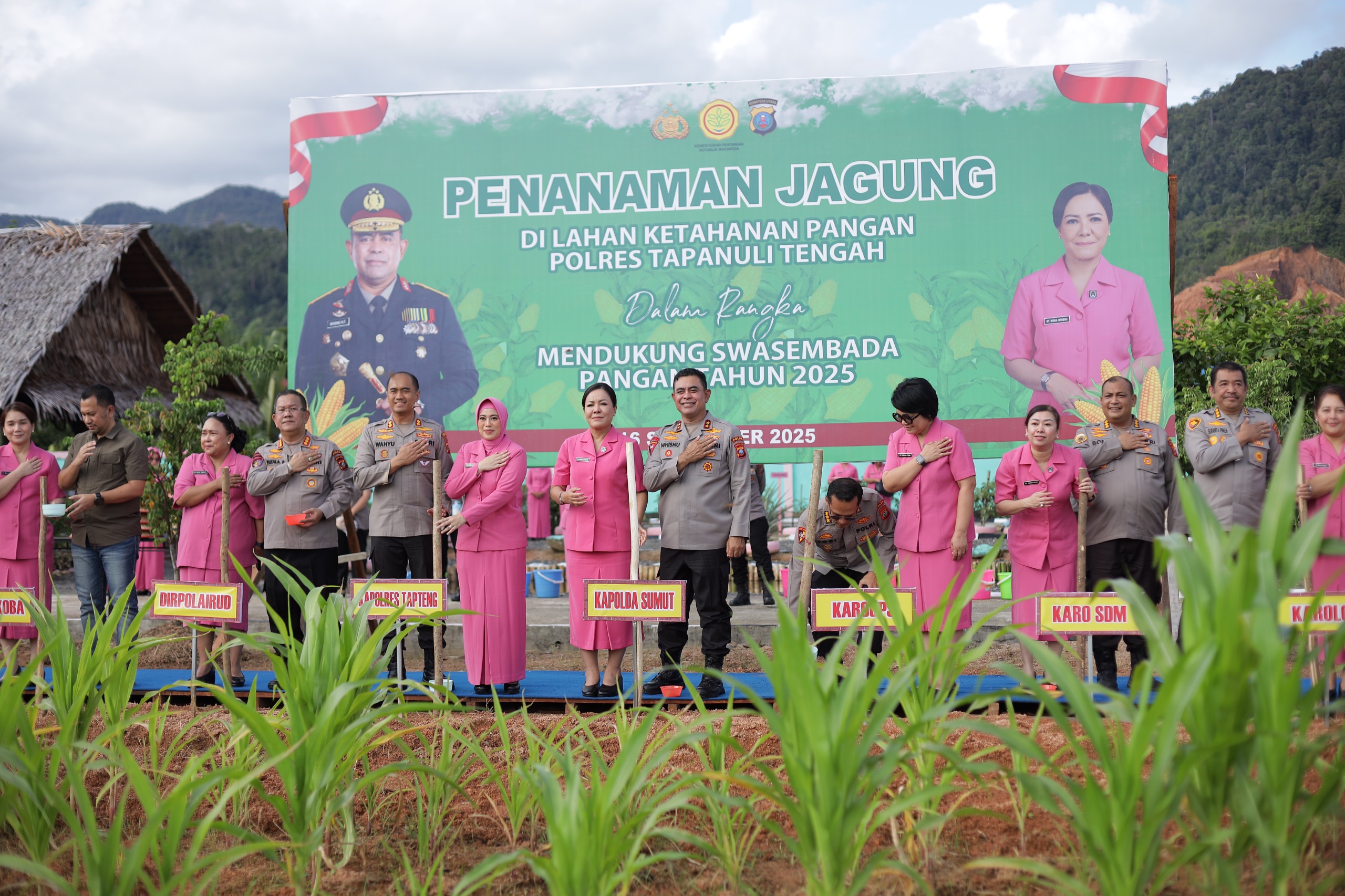 Dukung Ketahanan Pangan Nasional, Kapolda Sumut Tanam Jagung di Tapteng 1 WhatsApp Image 2025 09 16 at 08.58.49