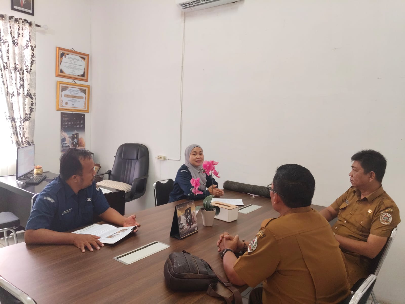 Pemkab Tapteng Koordinasi ke KPU Soal Penyimpanan Arsip Statis 1 WhatsApp Image 2025 11 04 at 21.20.29