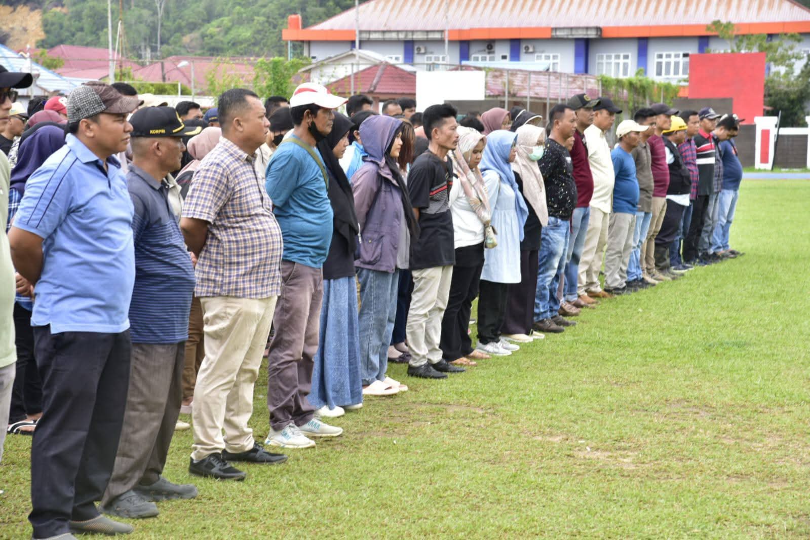 Percepat Pemulihan Pascabencana, Bupati Tapteng BKO-kan ASN ke Kecamatan 3 IMG 20251228 WA0071