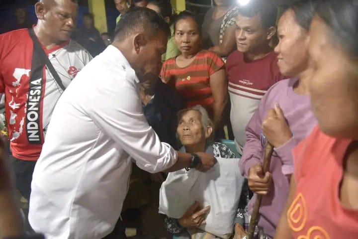 Bupati Masinton Kunjungi Warga Pasaribu Tobing, Imbau Masyarakat Daftarkan Rumah yang Rusak 1 IMG 20251230 WA0030