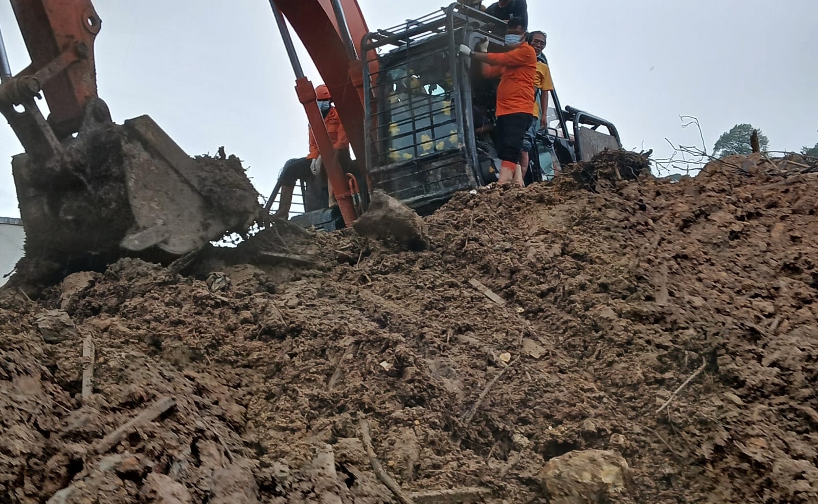 Update Bencana Tapteng 17 Desember: Korban Meninggal Bertambah jadi 131 orang, 8 Desa Terisolir 1 IMG 20251217 180507