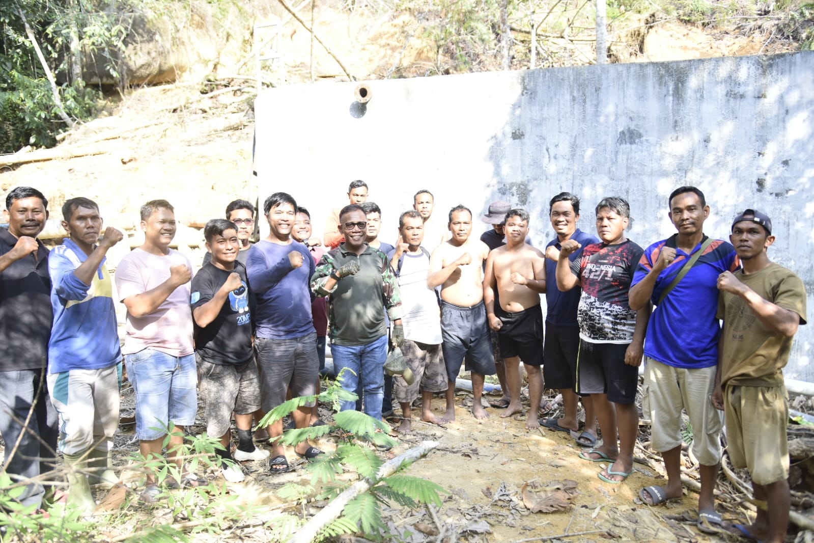 Percepat Pemenuhan Air Bersih, Bupati Tapteng Tinjau Sumber Air Sipan 2 WhatsApp Image 2026 01 25 at 07.58.05