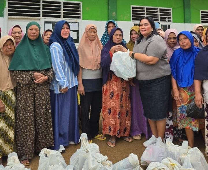 Ny. Rismawaty Masinton Salurkan 500 Paket Ramadhan Bantuan DWP Pusat 1 IMG 20260311 WA0045
