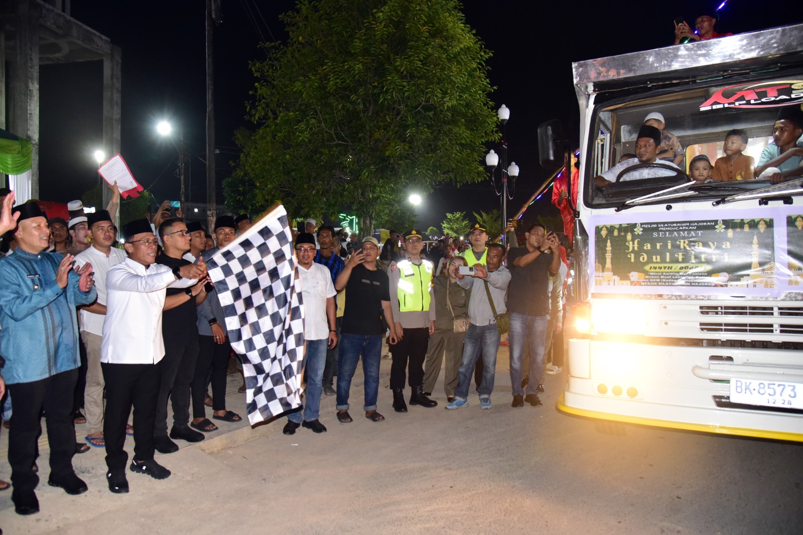 Lepas Ribuan Peserta Pawai Takbiran, Bupati Masinton: Mohon Maaf Lahir dan Batin 1 IMG 20260323 WA0023