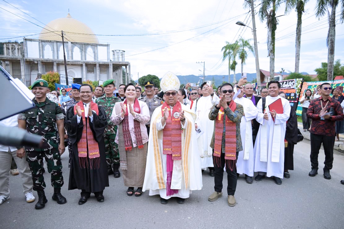 Pesan Bupati Masinton Pasaribu di Perayaan Paskah Oikumene Tapteng 1 IMG 20260424 WA0005