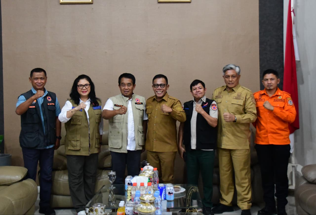 Bupati Tapteng Terima Kunjungan Tenaga Ahli BNPB 1 WhatsApp Image 2026 04 06 at 04.48.53