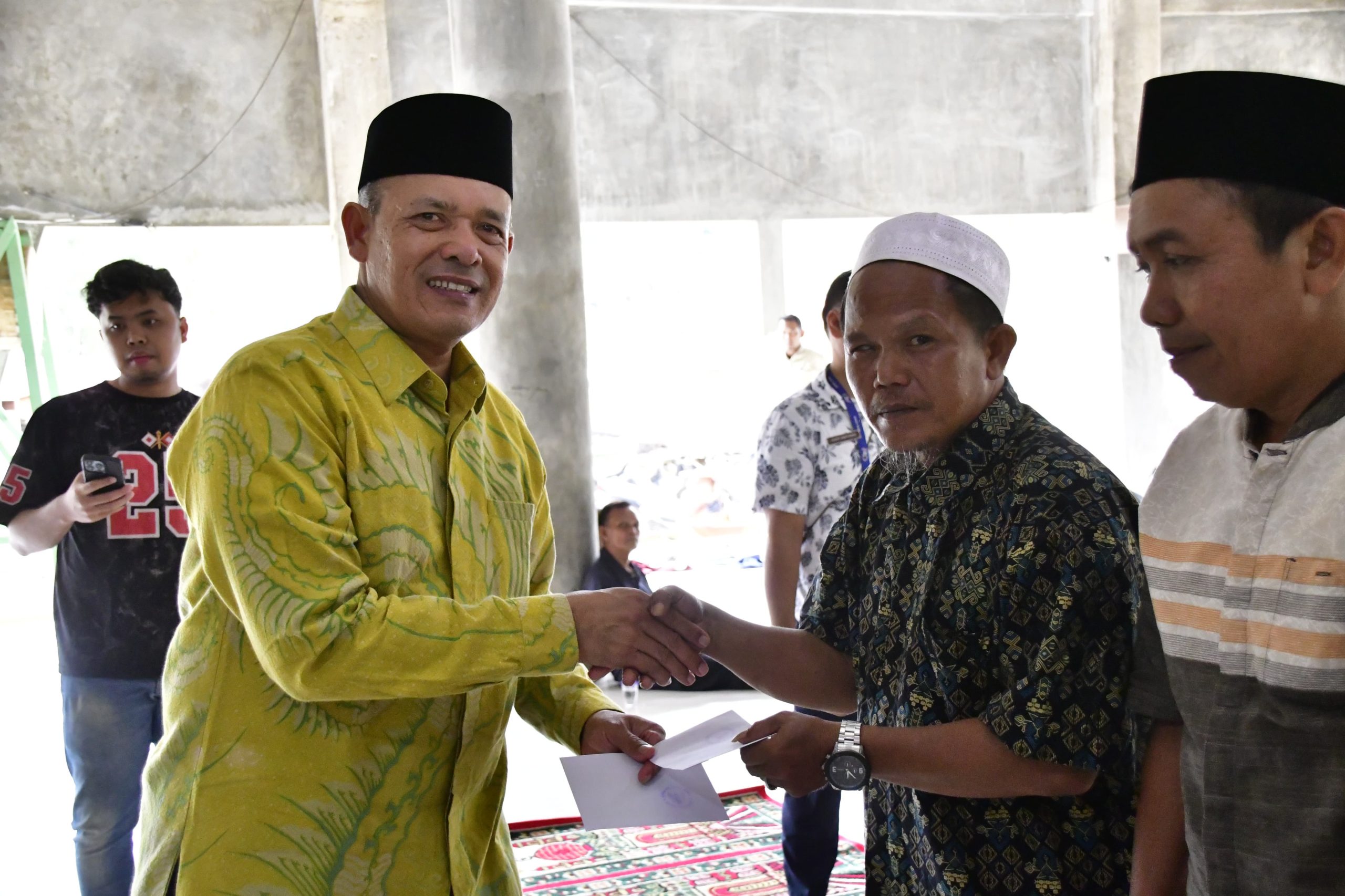 BAZNAS Tangerang Salurkan Bantuan Kamar Wudhu Rp149 Juta untuk Masjid Al Huda Hutanabolon 1 IMG 20260521 WA0042 scaled