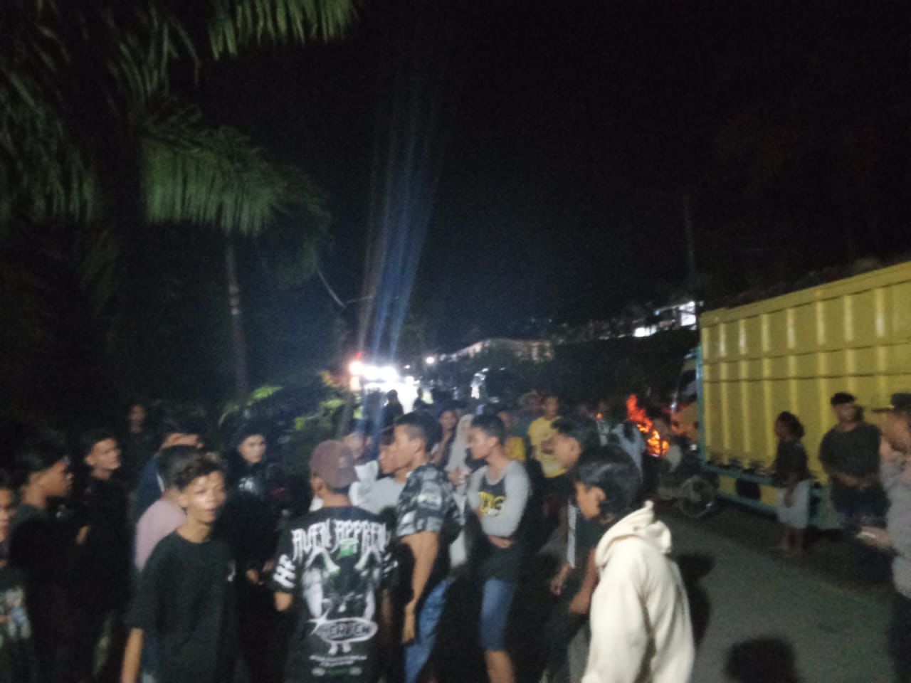 Sopir Truk Dikejar dan Dikepung Massa di Tapteng, Begini Ceritanya 1 IMG 20260524 WA0014