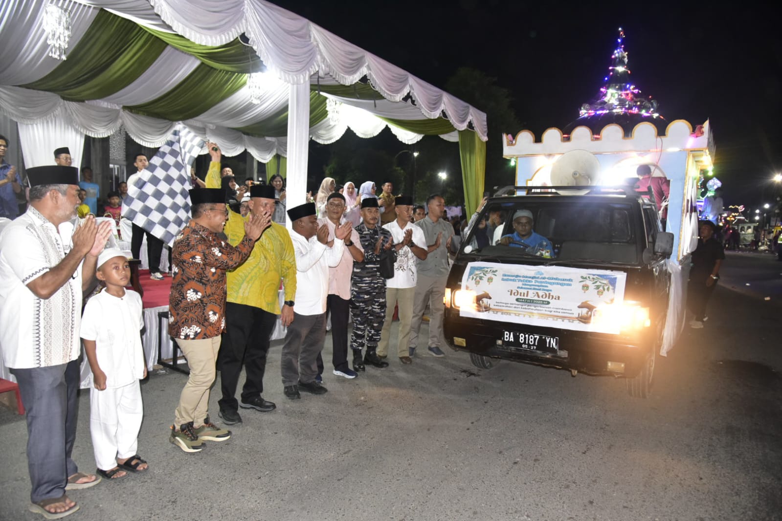 Pesan Bupati Masinton saat Lepas Ribuan Peserta Pawai Takbiran di Kota Pandan 2 WhatsApp Image 2026 05 26 at 18.09.47