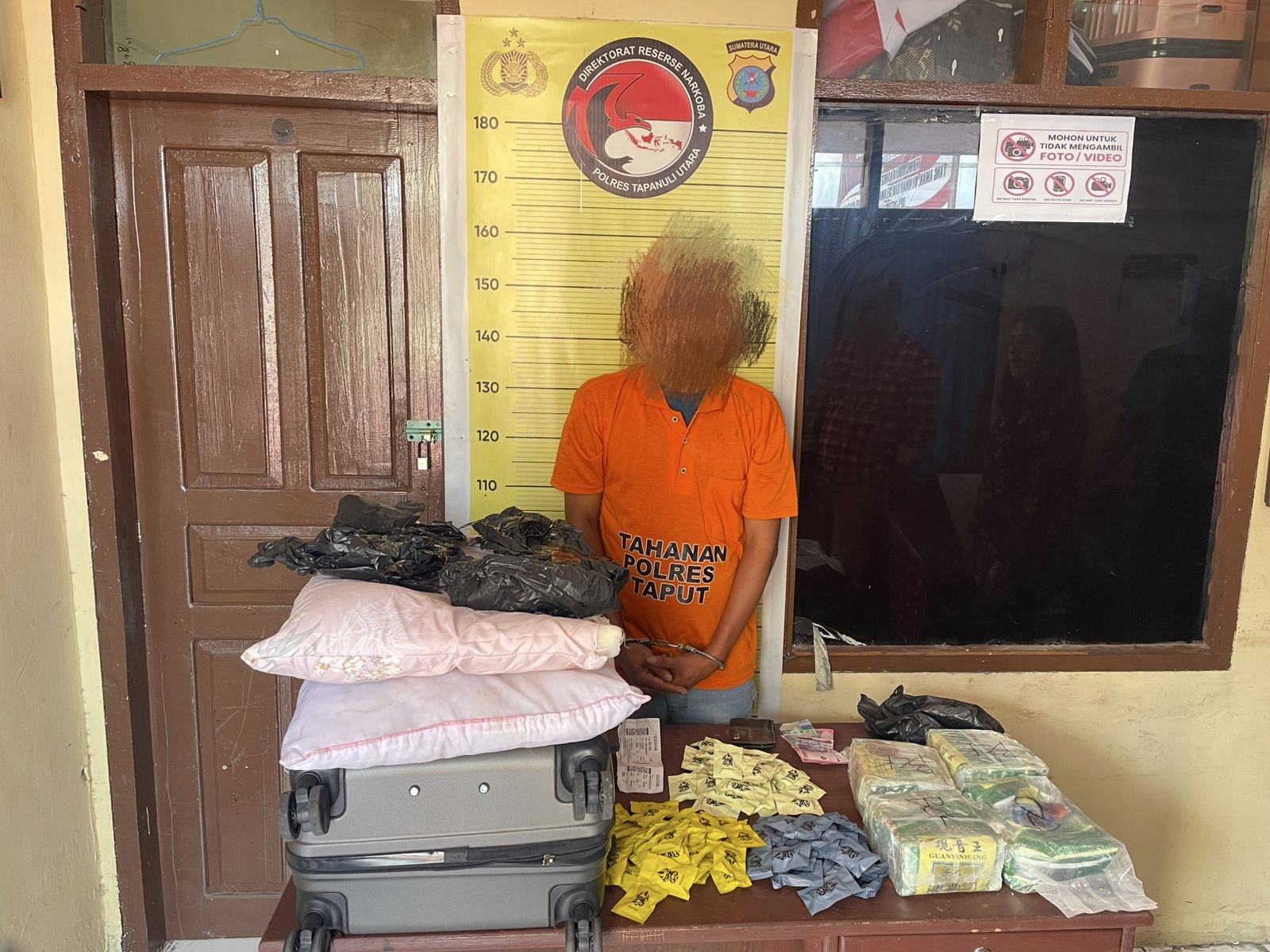 Polres Taput-Bandara Silangit Gagalkan Pengiriman Narkoba ke Kalimantan 1 WhatsApp Image 2026 06 04 at 08.10.48
