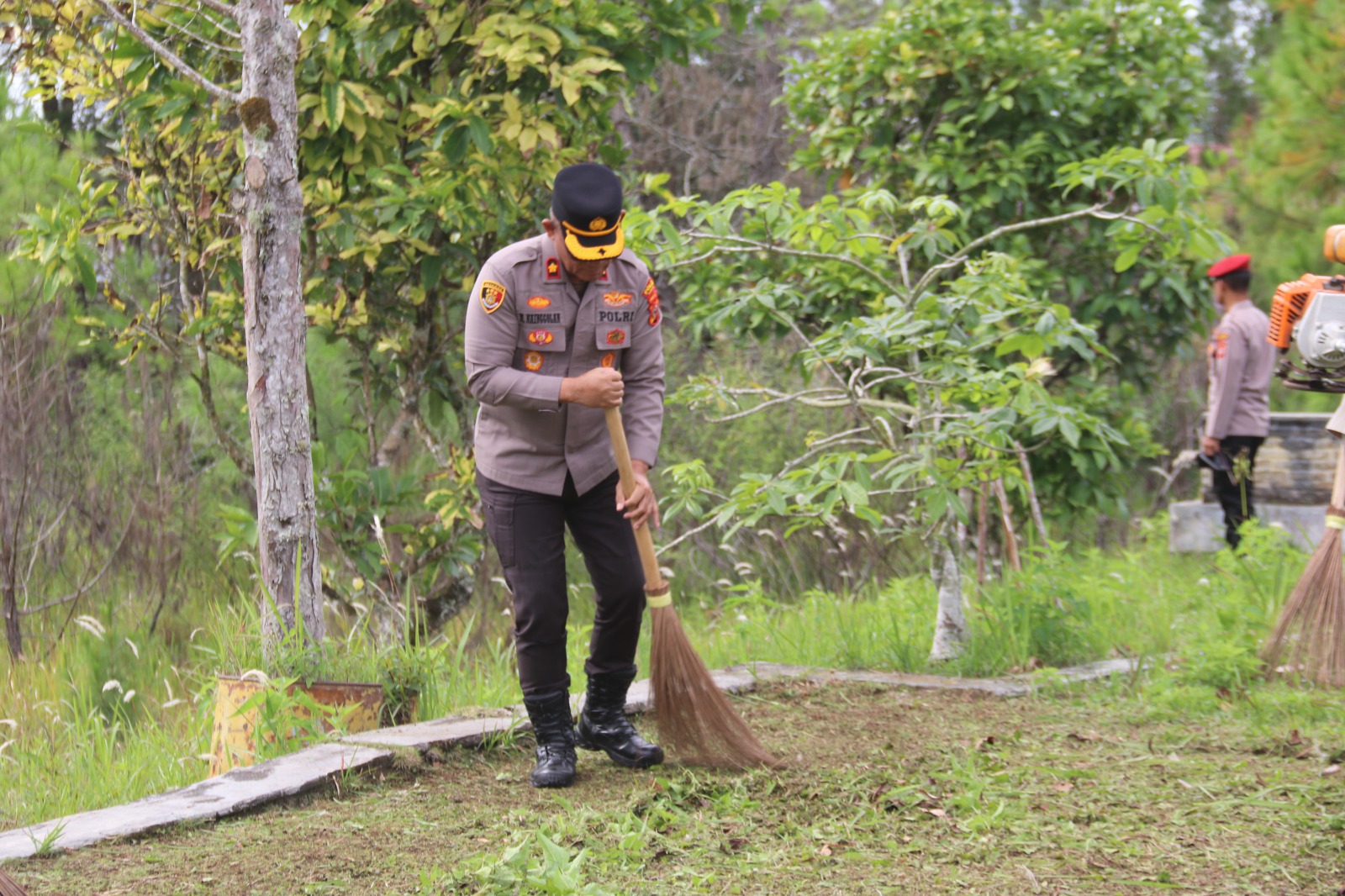 Polres Humbahas Pererat Sinergi Lewat Bakti Sosial Religi 1 WhatsApp Image 2026 06 10 at 23.16.18