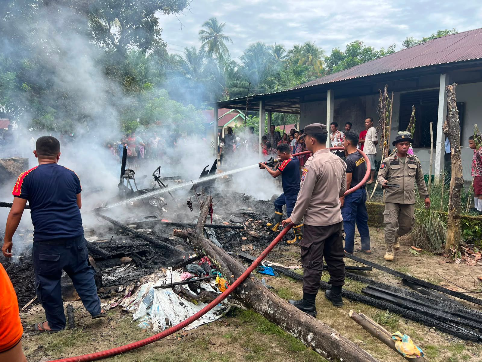 Rumah dan Sepeda Motor di Sorkam Barat Hangus Terbakar 1 WhatsApp Image 2026 06 11 at 00.15.09