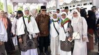 Bupati Masinton Pasaribu Sambut Jemaah Haji Tapteng yang Pulang dari Tanah Suci 2 WhatsApp Image 2026 06 20 at 01.08.57
