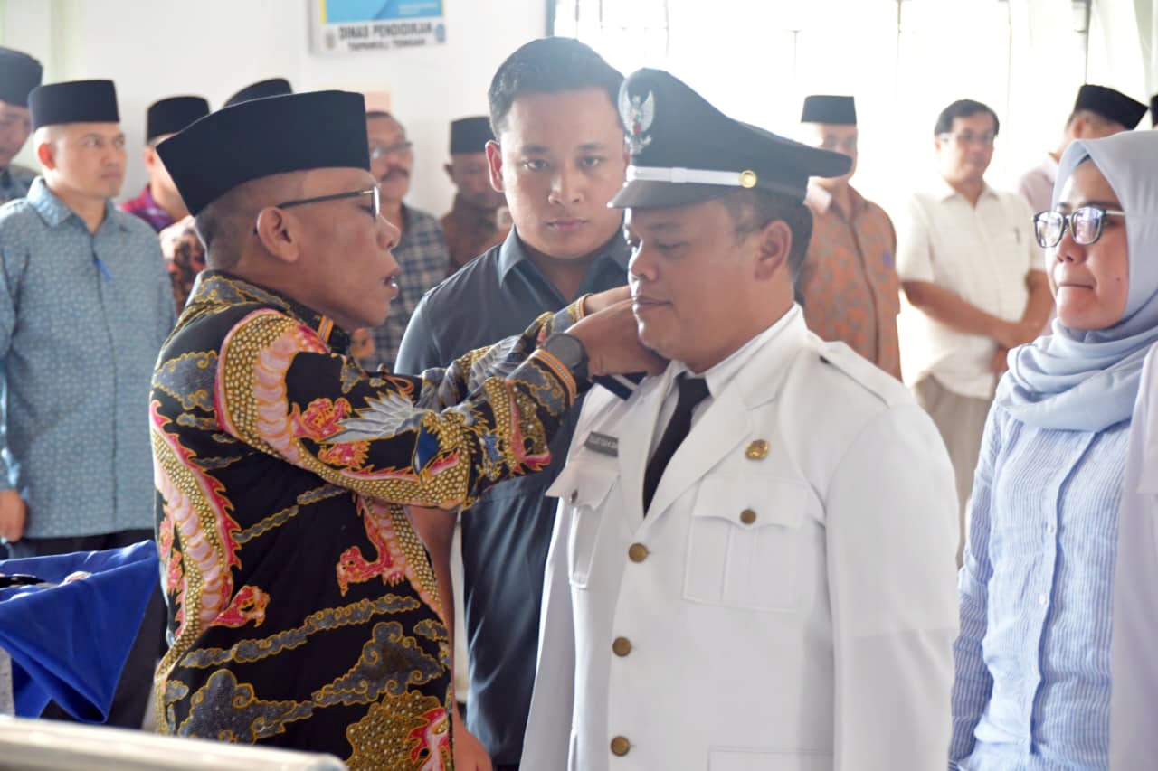 Bupati Tapteng Lantik 35 Pejabat Administrator dan Pengawas 1 WhatsApp Image 2026 07 24 at 08.18.58