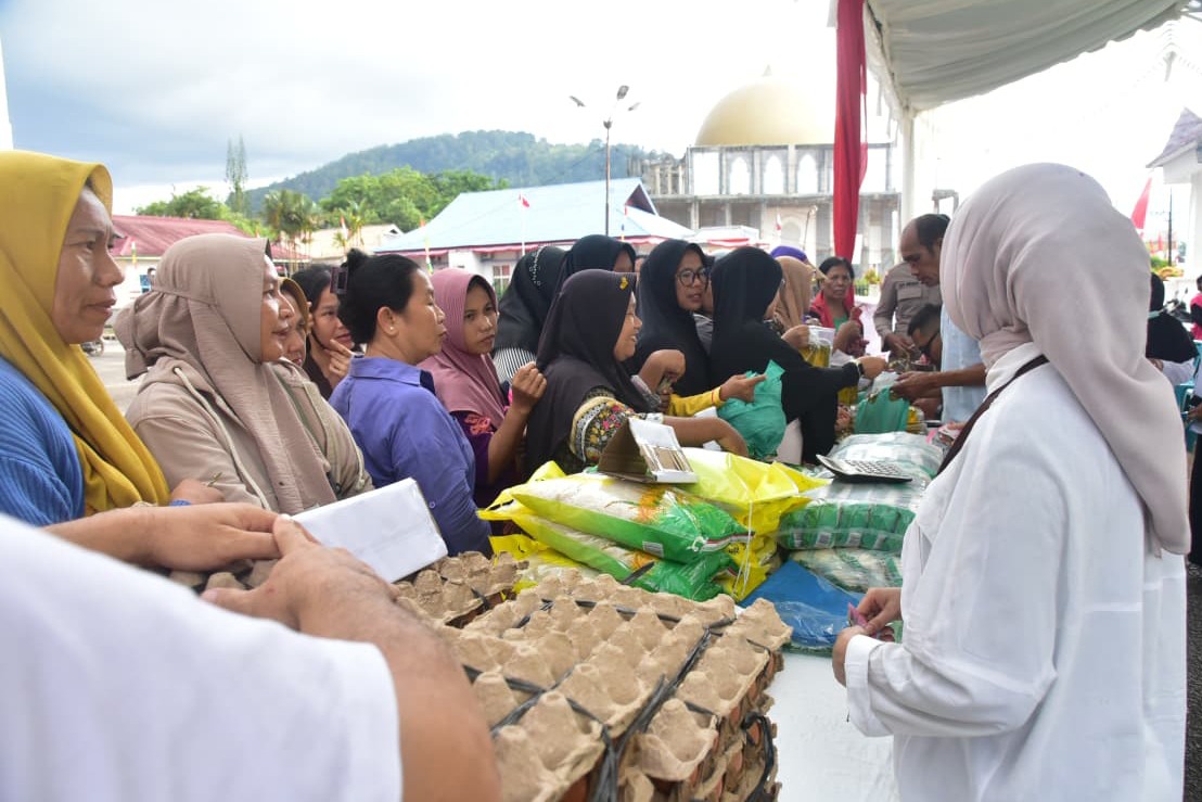 Kendalikan Inflasi, Pemkab Tapteng Gelar Gerakan Pasar Murah 1 WhatsApp Image 2026 08 19 at 09.30.21 1