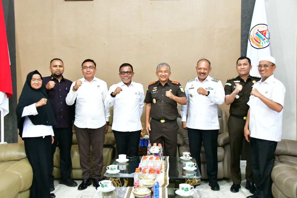 Bupati Tapteng Terima Kunjungan Kajari Sibolga, Ini yang Dibahas 1 WhatsApp Image 2026 08 26 at 09.58.33