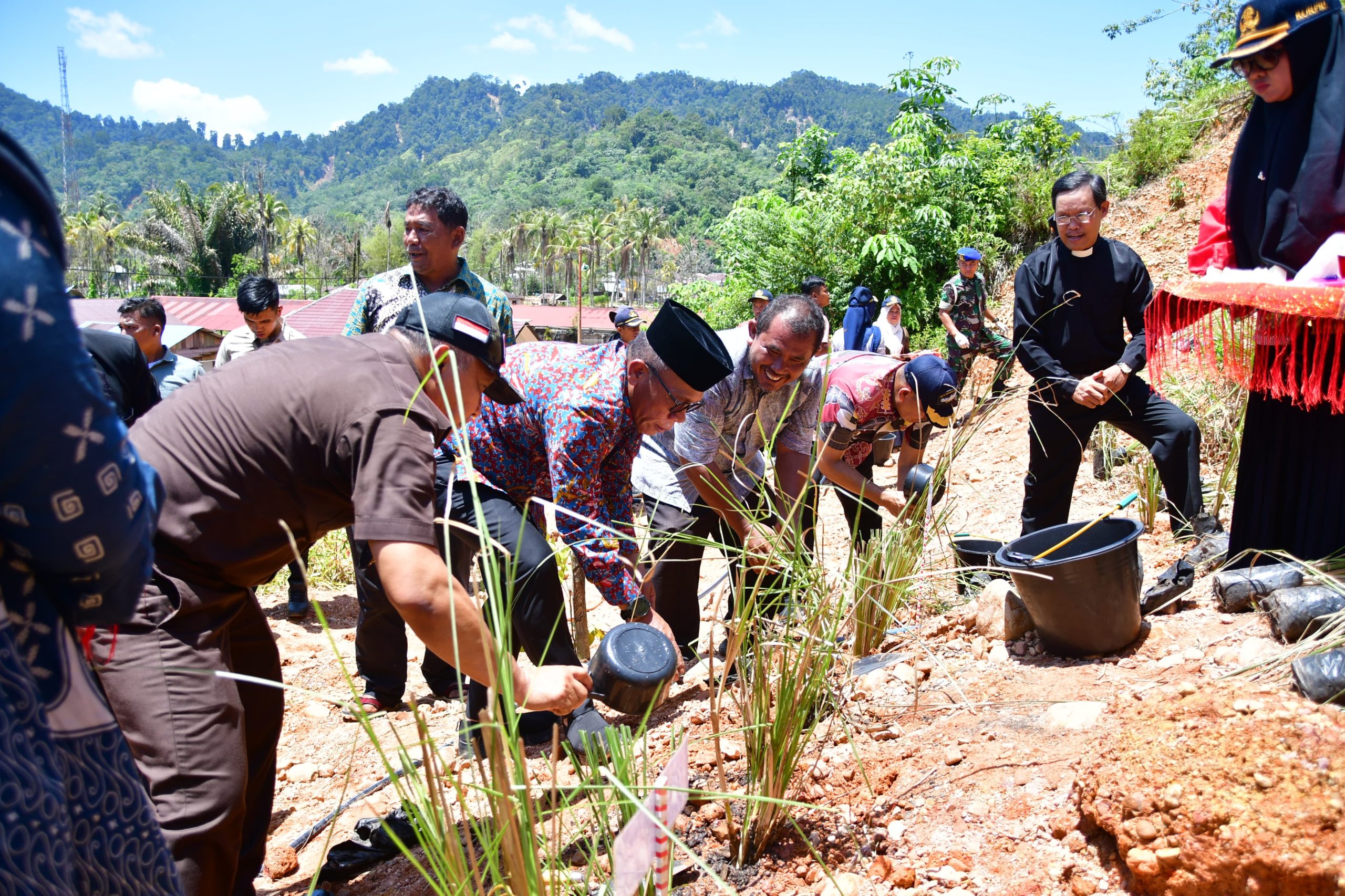 Aksi Penghijauan dan Pemulihan Lahan Pascabencana di Peringatan Hari Jadi ke 81 Tapteng 1 WhatsApp Image 2026 08 27 at 08.03.02 scaled