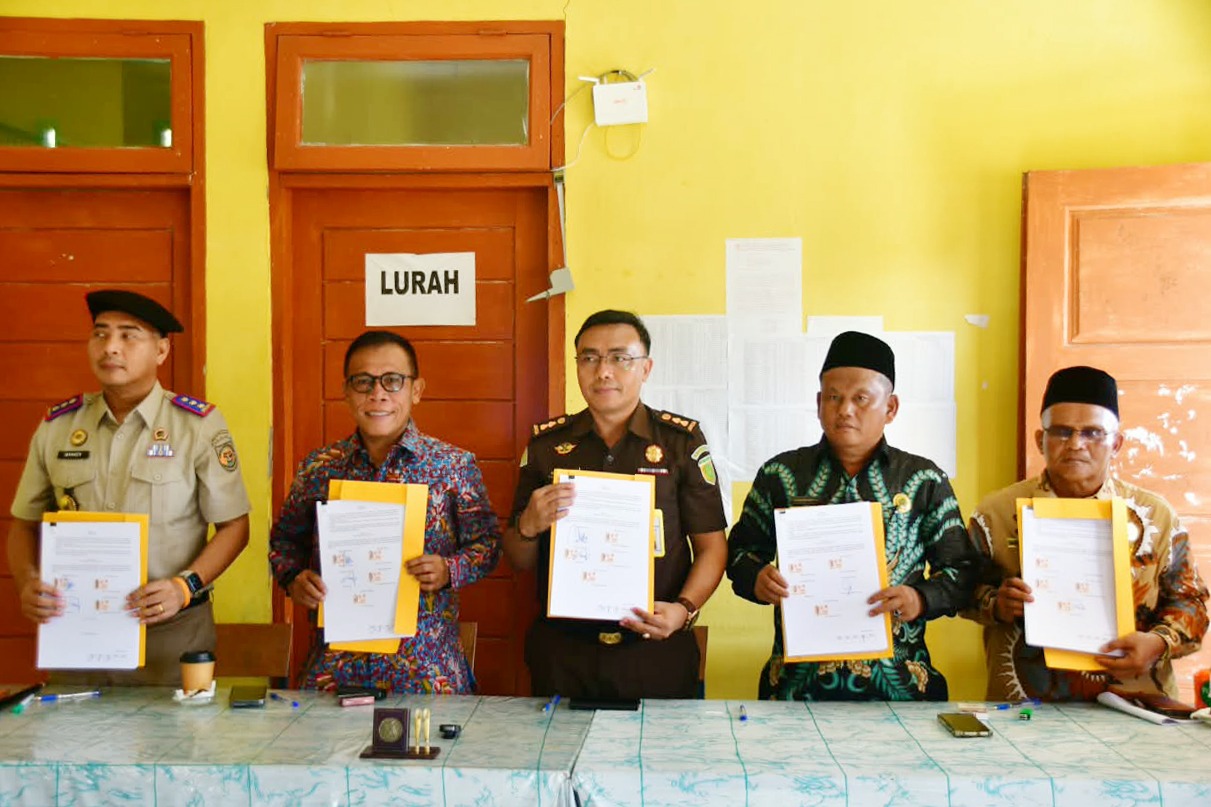 Bupati Tapteng Teken MoU Percepatan Pendaftaran Tanah Wakaf 1 WhatsApp Image 2026 08 28 at 03.19.09
