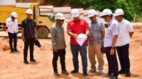 Bupati Tapteng Tinjau Kawasan Pembangunan Huntara di Bonalumban 1 IMG 20260903 WA0013
