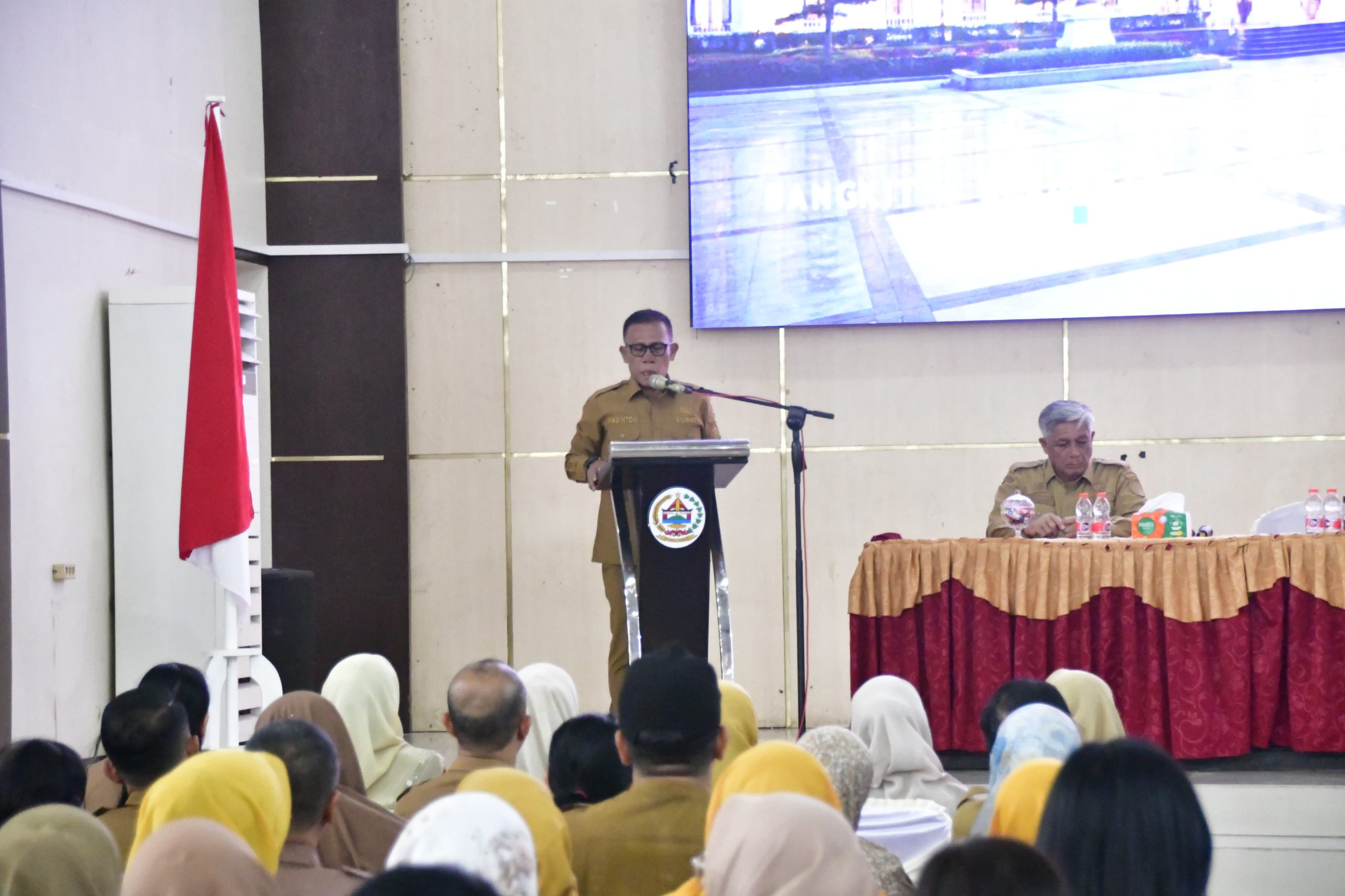 Bupati Masinton ke OPD Tapteng: Jangan Lelet Bekerja 1 IMG 20260907 WA0043 scaled