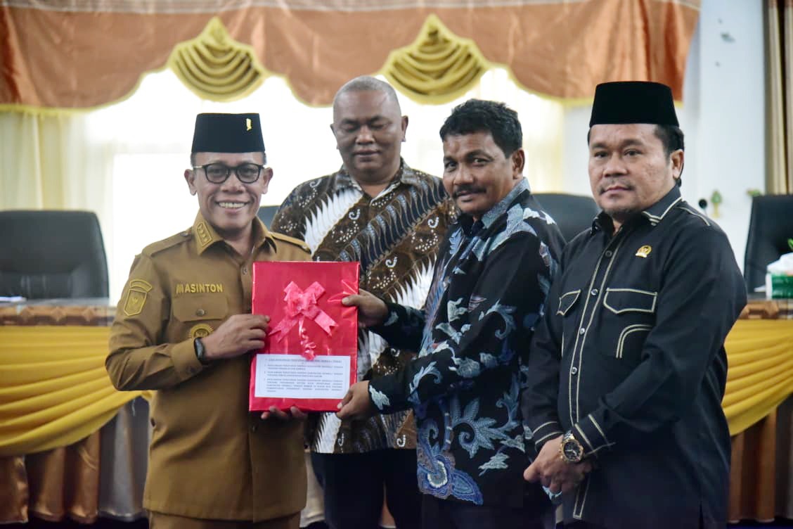 Bupati Masinton Sampaikan 3 Ranperda Strategis ke DPRD Tapteng, Berikut Daftarnya 1 IMG 20261012 WA0018
